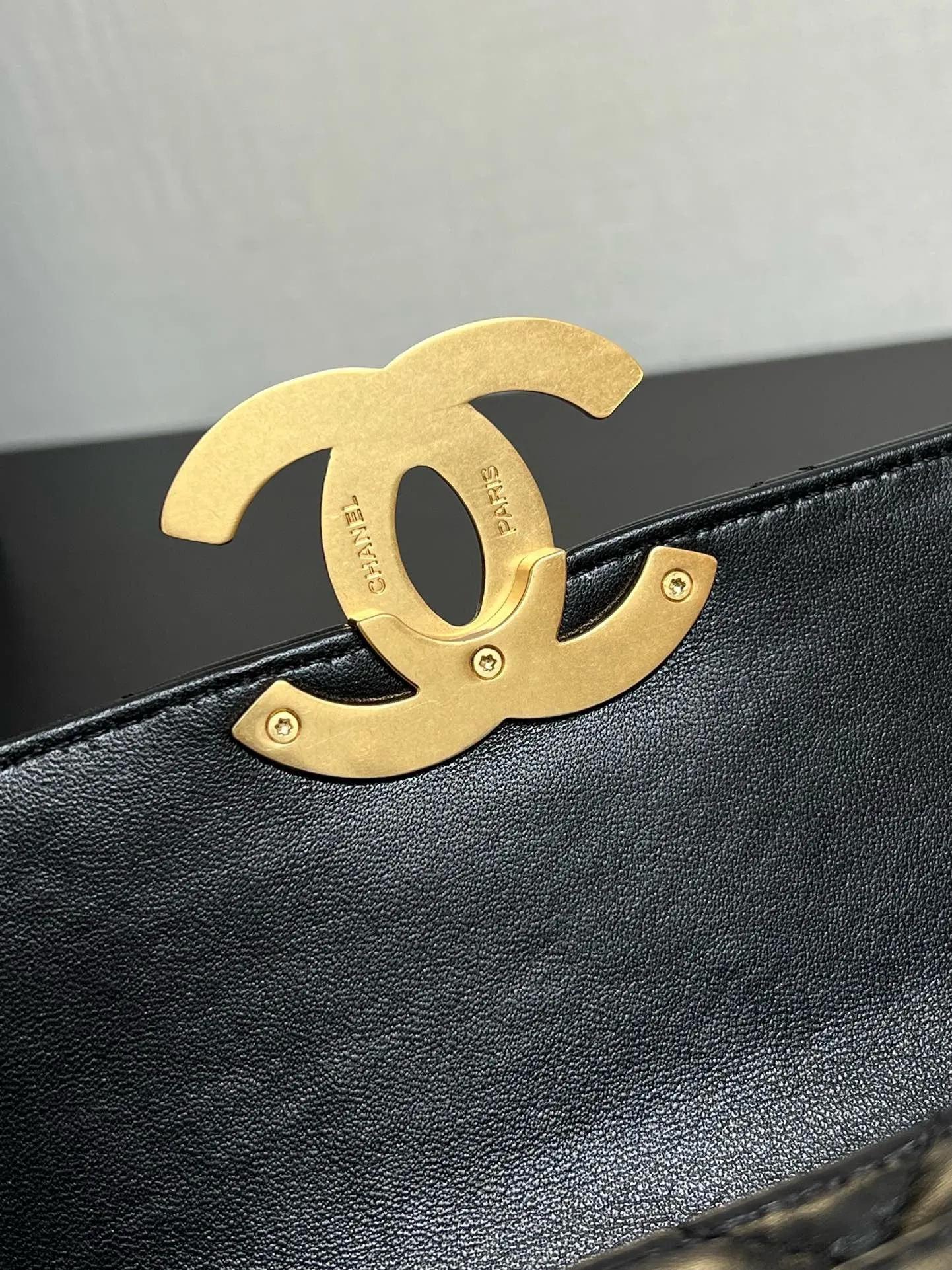 CC1018 Mini Flap Bag / HIGHEST QUALITY VERSION / 5.3 × 7.4 × 2.7 in