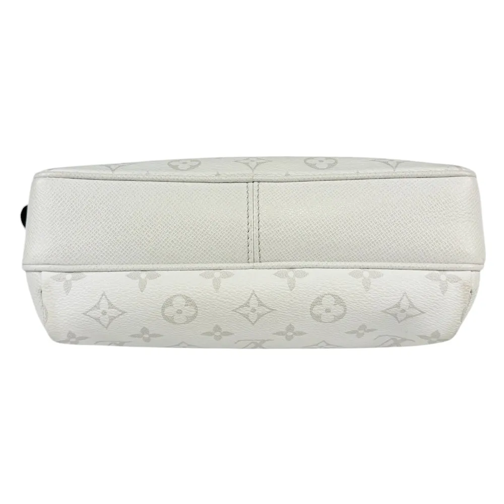 LOUIS VUITTON Outdoor Messenger PM White Monogram Crossbody Bag LHQ399